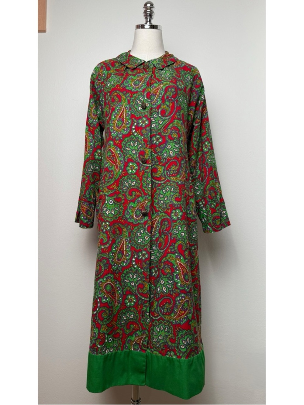 Vintage 60s Styled by Saybury Collar Paisley Print Green Red Long Sleeve Robe